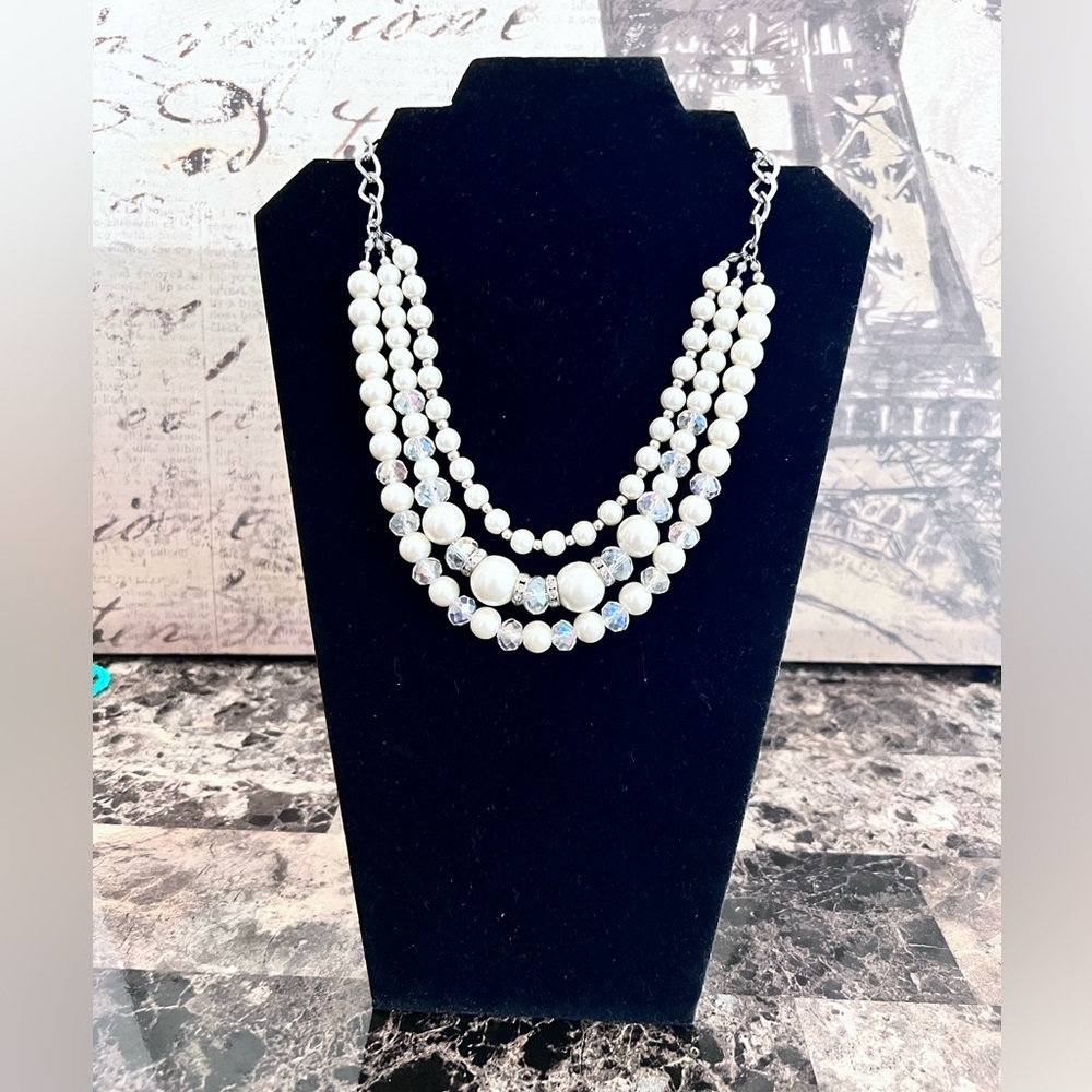 Elegant Pearl Necklace EUC - Picture 4 of 7